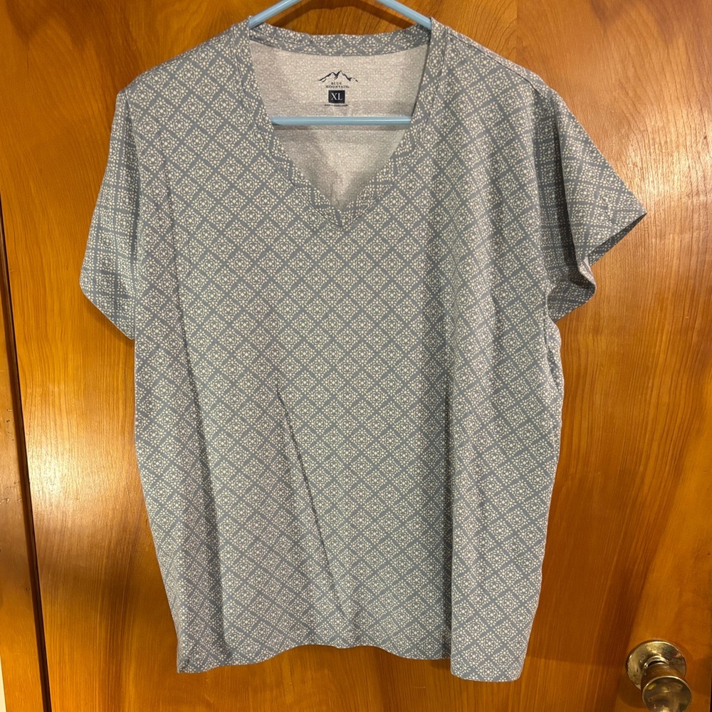 Geometric Patterned V-Neck Women's Top